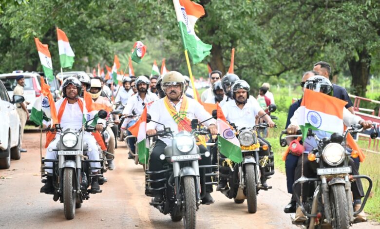 तिरंगा यात्रा के दूसरे दिवस माँ दंतेश्वरी की पूजा-अर्चना कर उप मुख्यमंत्री एवं वन मंत्री ने किया यात्रा का शुभारंभ…