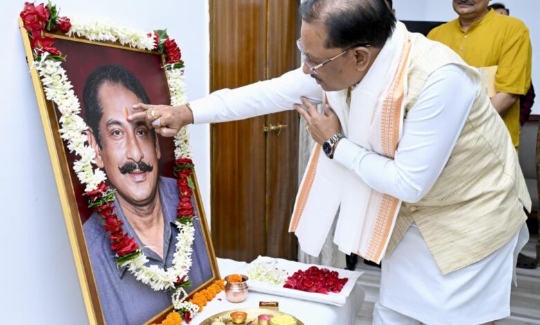 राष्ट्र, समाज और सनातन संस्कृति के प्रति दिलीप सिंह जूदेव जी का समर्पण सदैव स्मरणीय रहेगा: मुख्यमंत्री विष्णु देव साय…. राष्ट्र, समाज और सनातन संस्कृति के प्रति दिलीप सिंह जूदेव जी का समर्पण सदैव स्मरणीय रहेगा: मुख्यमंत्री विष्णु देव साय….