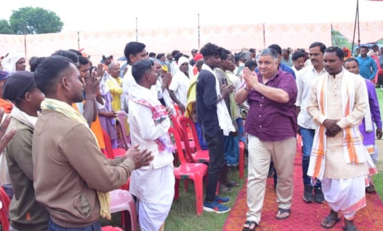करमा उत्सव में झलकी छत्तीसगढ़ की समृद्ध जनजातीय संस्कृति, पर्यटन एवं संस्कृति मंत्री राजेश अग्रवाल ने दी बधाई….