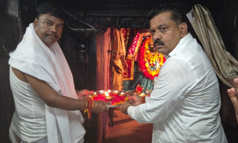 तिरंगा यात्रा के दूसरे दिवस माँ दंतेश्वरी की पूजा-अर्चना कर उप मुख्यमंत्री एवं वन मंत्री ने किया यात्रा का शुभारंभ….