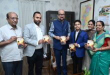 राज्यपाल रमेन डेका ने 12 वर्षीय छात्र मास्टर दिव्यांश की पुस्तक ‘थॉट्स अबाउट गॉड‘ का किया विमोचन…… राज्यपाल रमेन डेका ने 12 वर्षीय छात्र मास्टर दिव्यांश की पुस्तक ‘थॉट्स अबाउट गॉड‘ का किया विमोचन……