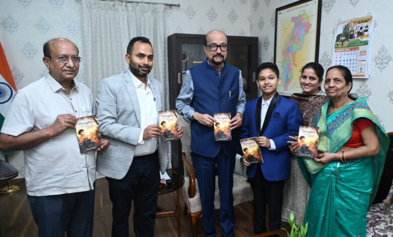 राज्यपाल रमेन डेका ने 12 वर्षीय छात्र मास्टर दिव्यांश की पुस्तक ‘थॉट्स अबाउट गॉड‘ का किया विमोचन……