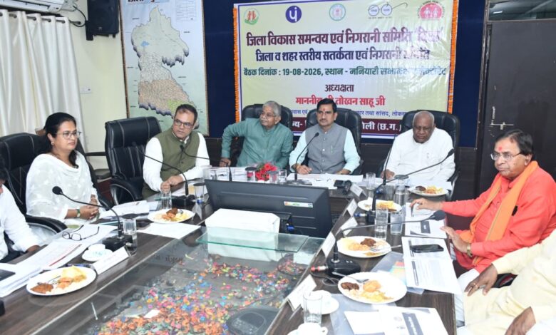 केंद्रीय राज्य मंत्री तोखन साहू ने दिए जनहितकारी योजनाओं में प्रभावी क्रियान्वयन के निर्देश…..