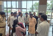 घायल जवानों से मिले वन मंत्री केदार कश्यप, बेहतर उपचार के दिए निर्देश….