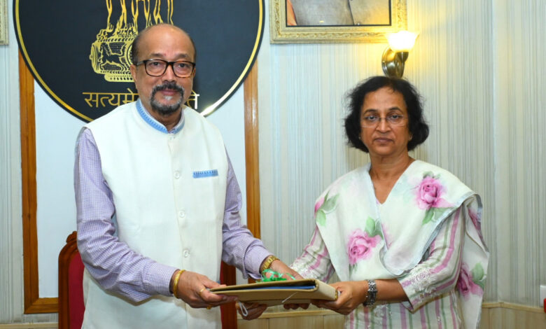 राज्यपाल रमेन डेका को लोक सेवा आयोग की अध्यक्ष सुश्री शांडिल्य ने वार्षिक प्रतिवेदन सौंपा….. राज्यपाल रमेन डेका को लोक सेवा आयोग की अध्यक्ष सुश्री शांडिल्य ने वार्षिक प्रतिवेदन सौंपा…..