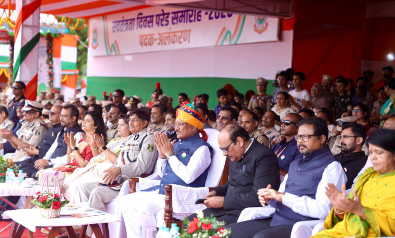स्वतंत्रता दिवस समारोह: शालेय विद्यार्थियों की सांस्कृतिक प्रस्तुतियों ने बांधा समां