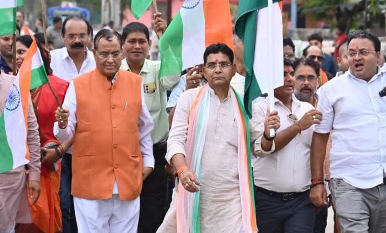 तिरंगा सिर्फ एक कपड़ा नहीं, हमारी संप्रभुता का प्रतीक, शहीदों के बलिदान को रखें अमर- राजस्व मंत्री टंक राम वर्मा…. तिरंगा सिर्फ एक कपड़ा नहीं, हमारी संप्रभुता का प्रतीक, शहीदों के बलिदान को रखें अमर- राजस्व मंत्री टंक राम वर्मा….