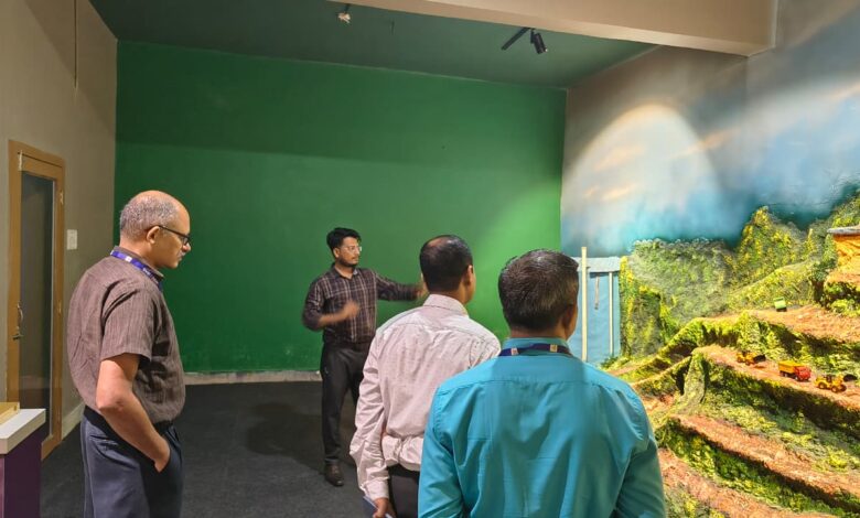 इसरो के वैज्ञानिकों ने किया जिला विज्ञान केंद्र दंतेवाड़ा का भ्रमण, वैज्ञानिक गतिविधियों और विद्यार्थियों के लिए चल रही नवाचार पहल की सराहना….