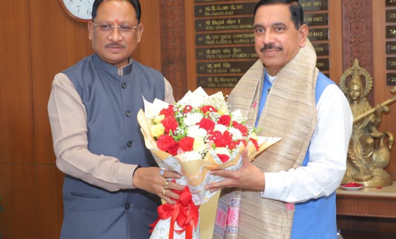 5 लाख मीट्रिक टन चावल के शीघ्र उठाव की पहल, मुख्यमंत्री विष्णुदेव साय ने केंद्रीय मंत्री से पर्याप्त रेलवे रैक उपलब्ध कराने का किया आग्रह…. 5 लाख मीट्रिक टन चावल के शीघ्र उठाव की पहल, मुख्यमंत्री विष्णुदेव साय ने केंद्रीय मंत्री से पर्याप्त रेलवे रैक उपलब्ध कराने का किया आग्रह….