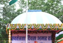 स्वतंत्रता दिवस समारोह: मुख्यमंत्री साय ने पुलिस परेड ग्राउंड पर किया ध्वजारोहण, परेड की ली सलामी…..