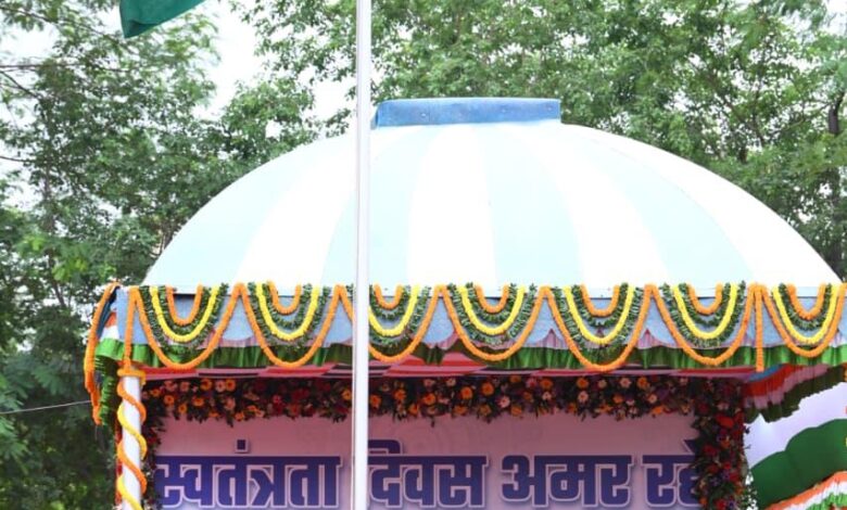 स्वतंत्रता दिवस समारोह: मुख्यमंत्री साय ने पुलिस परेड ग्राउंड पर किया ध्वजारोहण, परेड की ली सलामी…..
