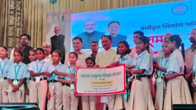 अटल उत्कृष्ट शिक्षा योजना से श्रमिक परिवारों के बच्चों के सपनों को मिली नई उड़ान…..