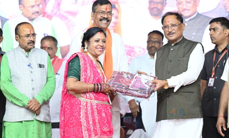 तीजा-पोरा तिहार छत्तीसगढ़ की समृद्ध संस्कृति, पारिवारिक मूल्यों और कृषि परंपरा के प्रतीक : मुख्यमंत्री विष्णुदेव साय…. तीजा-पोरा तिहार छत्तीसगढ़ की समृद्ध संस्कृति, पारिवारिक मूल्यों और कृषि परंपरा के प्रतीक : मुख्यमंत्री विष्णुदेव साय….