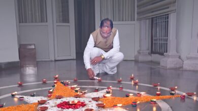 प्रधानमंत्री नरेंद्र मोदी के जन्मदिवस पर मुख्यमंत्री विष्णु देव साय ने अपने निवास पर जलाया ‘आशीर्वाद का दीया’….. प्रधानमंत्री नरेंद्र मोदी के जन्मदिवस पर मुख्यमंत्री विष्णु देव साय ने अपने निवास पर जलाया ‘आशीर्वाद का दीया’…..