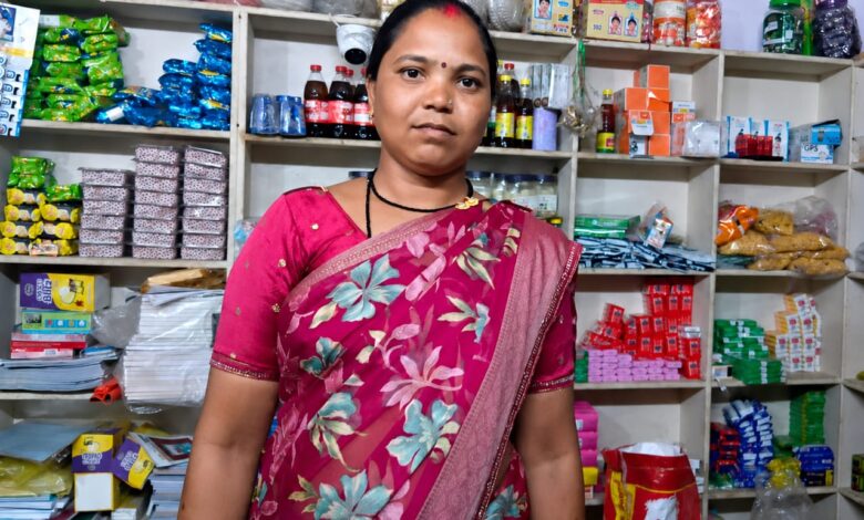 मेहनत को मिला योजनाओं का संबल, सीता मरावी बनीं गांव की ‘लखपति दीदी’, स्वसहायता समूह से जुड़कर बदली जिंदगी, किराना और मुर्गी व्यवसाय से बढ़ी आमदनी…