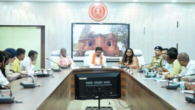 उप मुख्यमंत्री विजय शर्मा ने कबीरधाम में ली गौ सेवकों एवं अधिकारियों की बैठक, पशु संरक्षण एवं उपचार व्यवस्था को बेहतर बनाने गौ सेवकों से लिए सुझाओ….. उप मुख्यमंत्री विजय शर्मा ने कबीरधाम में ली गौ सेवकों एवं अधिकारियों की बैठक, पशु संरक्षण एवं उपचार व्यवस्था को बेहतर बनाने गौ सेवकों से लिए सुझाओ…..
