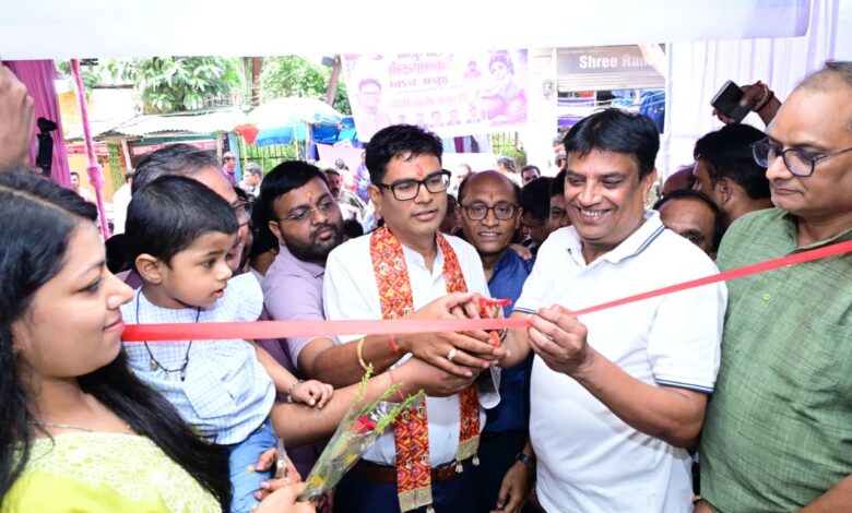 रायगढ़ में श्रीकृष्ण जन्माष्टमी मेले के अवसर पर विशाल भंडारे का आयोजन, वित्त मंत्री ओ.पी. चौधरी ने किया भंडारे का उद्घाटन, श्रद्धालुओं को वितरित किया प्रसाद….