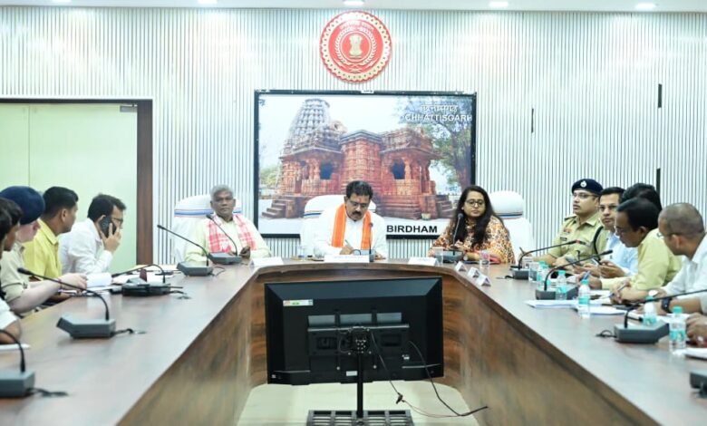 उप मुख्यमंत्री विजय शर्मा ने कबीरधाम में ली गौ सेवकों एवं अधिकारियों की बैठक, पशु संरक्षण एवं उपचार व्यवस्था को बेहतर बनाने गौ सेवकों से लिए सुझाओ….. उप मुख्यमंत्री विजय शर्मा ने कबीरधाम में ली गौ सेवकों एवं अधिकारियों की बैठक, पशु संरक्षण एवं उपचार व्यवस्था को बेहतर बनाने गौ सेवकों से लिए सुझाओ…..