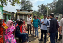 वन मंत्री केदार कश्यप ने बस्तर के बाढ़ प्रभावित क्षेत्रों का लिया जायजा, घोटिया और नारायणपाल पहुंचकर देखी बाढ़ की स्थिति, राहत एवं बचाव कार्यों में किसी तरह की कमी नहीं होने के दिए निर्देश…. वन मंत्री केदार कश्यप ने बस्तर के बाढ़ प्रभावित क्षेत्रों का लिया जायजा, घोटिया और नारायणपाल पहुंचकर देखी बाढ़ की स्थिति, राहत एवं बचाव कार्यों में किसी तरह की कमी नहीं होने के दिए निर्देश….