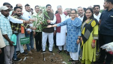 मोर गांव मोर पानी महाअभियान के तहत बृहद वृक्षारोपण कराया गया