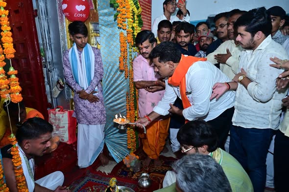 उप मुख्यमंत्री एवं कवर्धा विधायक विजय शर्मा ने श्रीकृष्ण जन्माष्टमी पर श्री राधा-कृष्ण बड़े मंदिर में की पूजा-अर्चना, भगवान श्रीकृष्ण से प्रदेशवासियों के सुख, शांति एवं समृद्धि की कामना…..