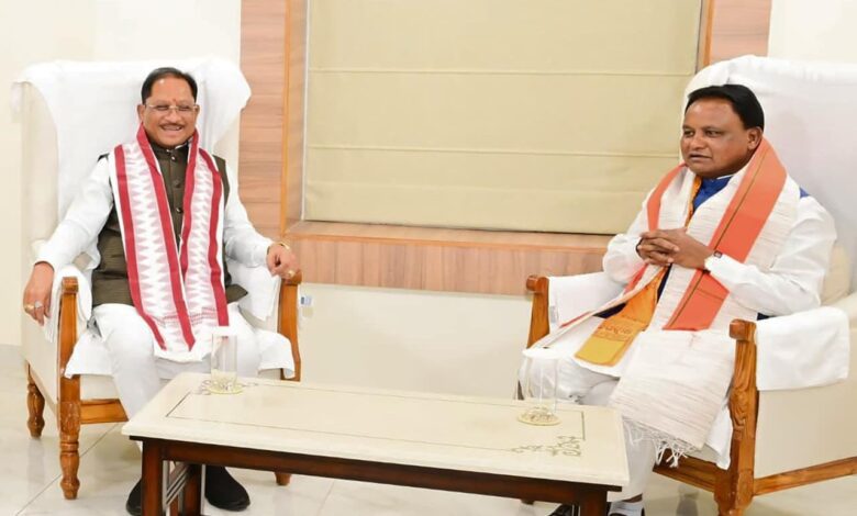 मुख्यमंत्री विष्णु देव साय ने ओडिशा के मुख्यमंत्री मोहन चरण माझी से की सौजन्य भेंट…. मुख्यमंत्री विष्णु देव साय ने ओडिशा के मुख्यमंत्री मोहन चरण माझी से की सौजन्य भेंट….