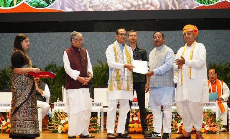नई दिल्ली राष्ट्रीय कृषि सम्मेलन में शामिल हुए मंत्री रामविचार नेताम, छत्तीसगढ़ को 182 करोड़ रुपए की राशि का आवंटन…. नई दिल्ली राष्ट्रीय कृषि सम्मेलन में शामिल हुए मंत्री रामविचार नेताम, छत्तीसगढ़ को 182 करोड़ रुपए की राशि का आवंटन….