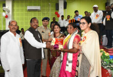 शिक्षक दिवस पर बलरामपुर में जिला स्तरीय समारोह- 21 उत्कृष्ट शिक्षक ज्ञानदीप और शिक्षादूत पुरस्कार से सम्मानित, शिक्षक केवल पाठ्यक्रम पूरा कराने वाला नहीं, बल्कि पीढ़ी का निर्माता- मंत्री रामविचार नेताम…..