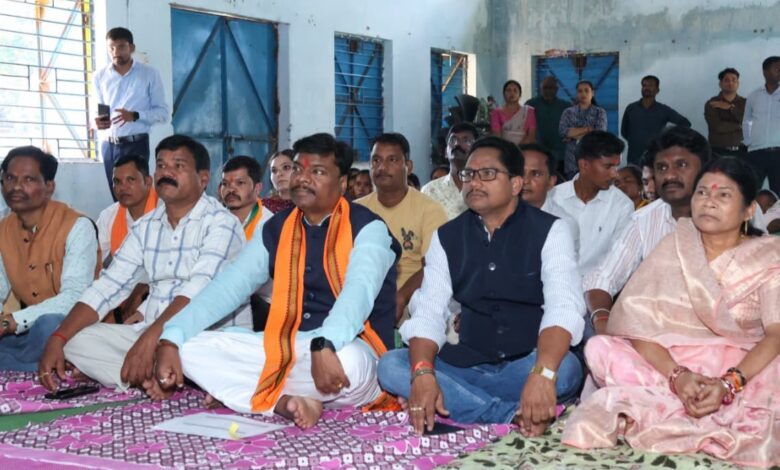 कुंगारपाल में वन मंत्री केदार कश्यप की मौजूदगी में ग्रामीणों ने सुना ‘मन की बात’ का 138 वां संस्करण…..