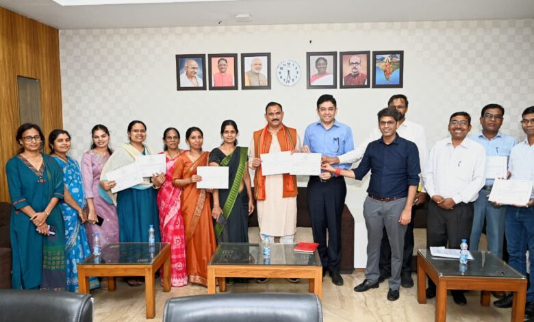 स्वास्थ्य विभाग की ई-ऑफिस संचालन में उल्लेखनीय उपलब्धि, मंत्री श्याम बिहारी जायसवाल ने दी बधाई…..