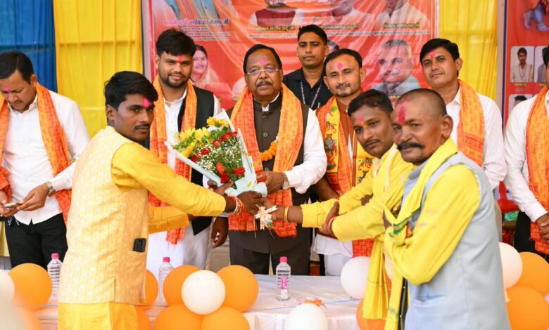 दुग्ध उत्पादन का व्यवसाय कर परिवार को बना सकते हैं सक्षम- मंत्री रामविचार नेताम…..