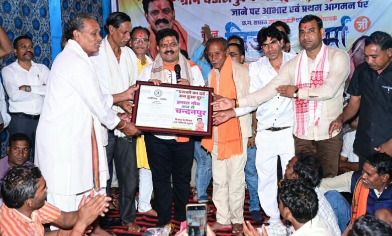 वर्षों पुरानी मांग हुई पूरी, राजपत्र लेकर गांव पहुंचे उप मुख्यमंत्री विजय शर्मा, चंदनपुर को मिली नई पहचान…