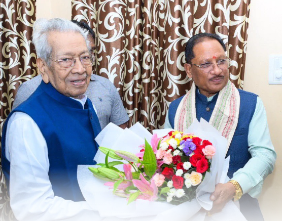 मुख्यमंत्री विष्णु देव साय ने छत्तीसगढ़ के पूर्व राज्यपाल विश्वभूषण हरिचंदन से की सौजन्य भेंट… मुख्यमंत्री विष्णु देव साय ने छत्तीसगढ़ के पूर्व राज्यपाल विश्वभूषण हरिचंदन से की सौजन्य भेंट…