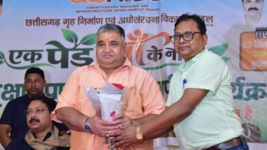 गृह निर्माण मंडल की आवासीय योजनाओं में चलेगा ‘एक पेड़ माँ के नाम’ अभियान, पर्यटन एवं संस्कृति मंत्री राजेश अग्रवाल ने अंबिकापुर से किया शुभारंभ, सरगवां में वृक्षारोपण के साथ बाउंड्रीवाल एवं ओपन जिम का लोकार्पण…..