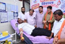 सेवा संकल्प अभियान- बलौदाबाजार-भाटापारा में वृहद रक्तदान शिविर का आयोजन, राजस्व मंत्री टंक राम वर्मा ने रक्तदाताओं को किया सम्मानित….