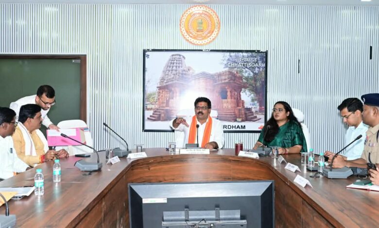 उप मुख्यमंत्री विजय शर्मा ने कबीरधाम के गौसेवकों एवं अधिकारियों की ली बैठक, गौधन की सुरक्षा, देखभाल एवं संरक्षण के लिए ठोस व्यवस्था बनाने के निर्देश….