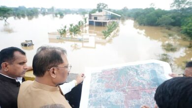 बस्तर के बाढ़ प्रभावित क्षेत्रों में पहुंचे मुख्यमंत्री विष्णु देव साय, प्रभावित परिवारों से मिलकर जाना हाल… बस्तर के बाढ़ प्रभावित क्षेत्रों में पहुंचे मुख्यमंत्री विष्णु देव साय, प्रभावित परिवारों से मिलकर जाना हाल…