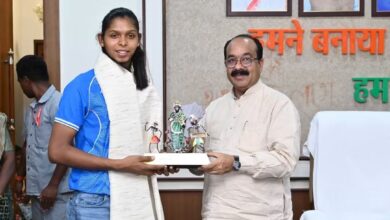संजू की स्वर्णिम जीत पर उप मुख्यमंत्री अरुण साव ने थपथपाई पीठ, कहा छत्तीसगढ़ के खिलाड़ियों को मिलेगा उनके अनुभव का लाभ….