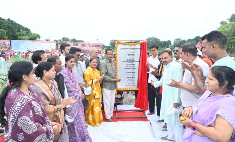सेवा संकल्प अभियान : खर्राघाट में 29.99 करोड़ के विकास कार्यों का भूमिपूजन, वित्त मंत्री ओ.पी. चौधरी ने स्वच्छता अभियान में किया श्रमदान, केलो नदी में डुबकी लगाकर किया नमन….
