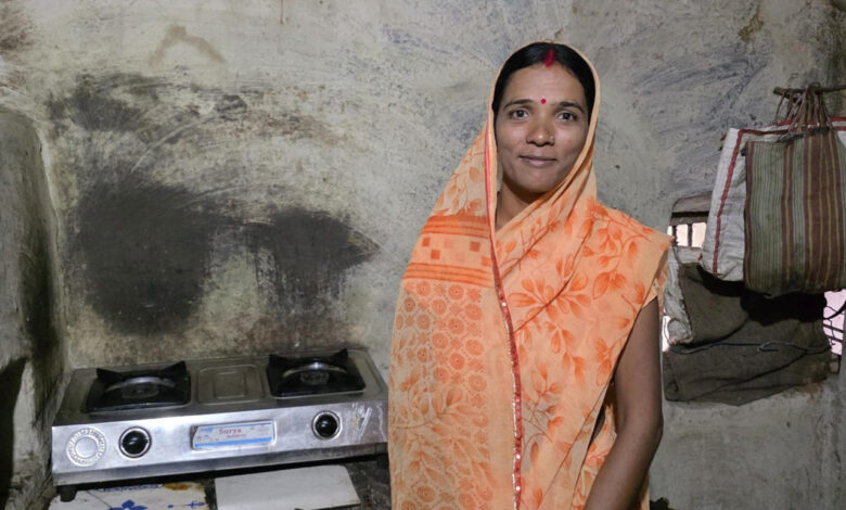 ’सेवा की कहानी: प्रधानमंत्री उज्ज्वला योजना से रीता की रसोई हुई धुआंमुक्त, खेती-बाड़ी के लिए बचने लगा समय’….. ’सेवा की कहानी: प्रधानमंत्री उज्ज्वला योजना से रीता की रसोई हुई धुआंमुक्त, खेती-बाड़ी के लिए बचने लगा समय’…..