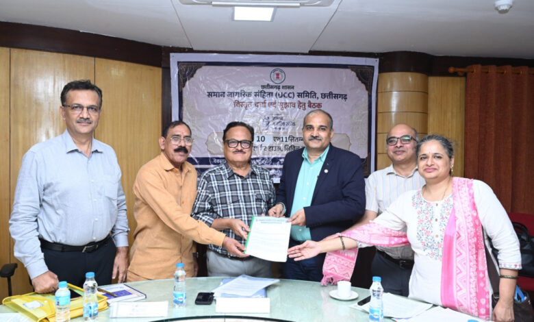 समान नागरिक संहिता पर रायशुमारी के लिए विभिन्न संगठनों व सामाजिक प्रतिनिधियों से की गई चर्चा……