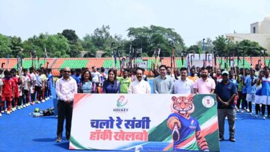 छत्तीसगढ़ हॉकी लीग : चयन ट्रायल के पहले दिन 223 खिलाड़ी उतरे मैदान पर, उप मुख्यमंत्री अरुण साव ने खिलाड़ियों से की मुलाकात….. छत्तीसगढ़ हॉकी लीग : चयन ट्रायल के पहले दिन 223 खिलाड़ी उतरे मैदान पर, उप मुख्यमंत्री अरुण साव ने खिलाड़ियों से की मुलाकात…..