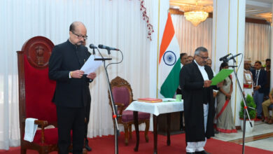 राज्यपाल रमेन डेका ने न्यायाधिपति कृष्न राम महापात्र को छत्तीसगढ़ उच्च न्यायालय के मुख्य न्यायाधीश पद की दिलाई शपथ….. राज्यपाल रमेन डेका ने न्यायाधिपति कृष्न राम महापात्र को छत्तीसगढ़ उच्च न्यायालय के मुख्य न्यायाधीश पद की दिलाई शपथ…..