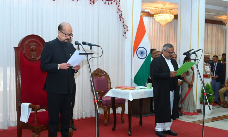 राज्यपाल रमेन डेका ने न्यायाधिपति कृष्न राम महापात्र को छत्तीसगढ़ उच्च न्यायालय के मुख्य न्यायाधीश पद की दिलाई शपथ…..