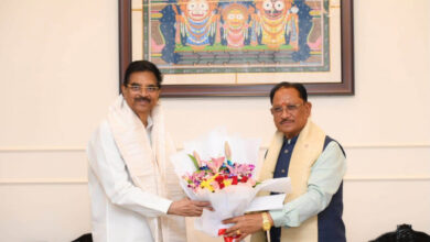 मुख्यमंत्री विष्णु देव साय ने ओडिशा के राज्यपाल डॉ. हरि बाबू कंभमपति से की शिष्टाचार भेंट…. मुख्यमंत्री विष्णु देव साय ने ओडिशा के राज्यपाल डॉ. हरि बाबू कंभमपति से की शिष्टाचार भेंट….
