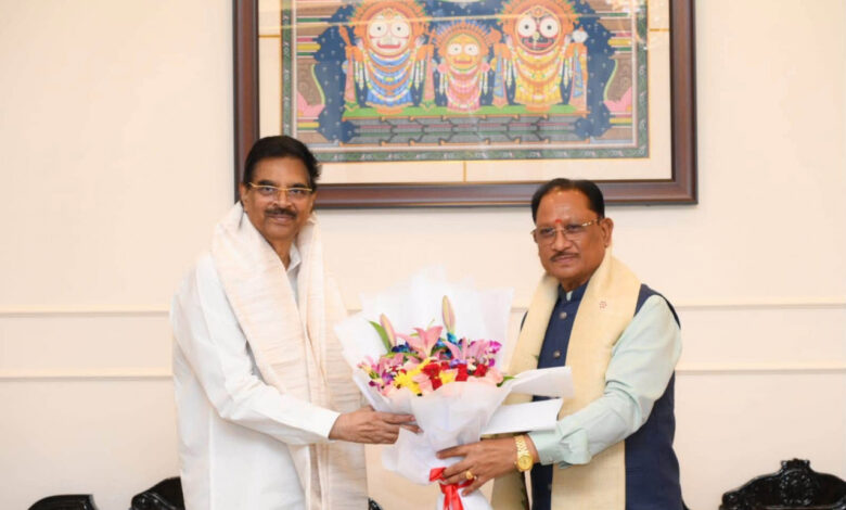 मुख्यमंत्री विष्णु देव साय ने ओडिशा के राज्यपाल डॉ. हरि बाबू कंभमपति से की शिष्टाचार भेंट…. मुख्यमंत्री विष्णु देव साय ने ओडिशा के राज्यपाल डॉ. हरि बाबू कंभमपति से की शिष्टाचार भेंट….