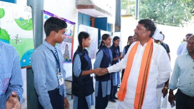 मेरे सपनों का भारत चित्रकला एवं भाषण प्रतियोगिता में बच्चों ने दिखाई प्रतिभा, वन मंत्री केदार कश्यप ने बच्चों का बढ़ाया उत्साह….