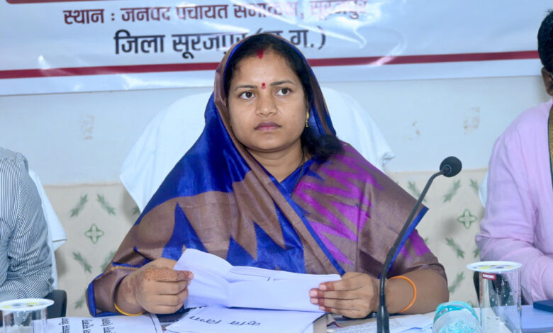 मंत्री लक्ष्मी राजवाड़े ने सूरजपुर और भैयाथान में विकासखंड स्तरीय समीक्षा बैठकों में योजनाओं की प्रगति की समीक्षा की…. मंत्री लक्ष्मी राजवाड़े ने सूरजपुर और भैयाथान में विकासखंड स्तरीय समीक्षा बैठकों में योजनाओं की प्रगति की समीक्षा की….