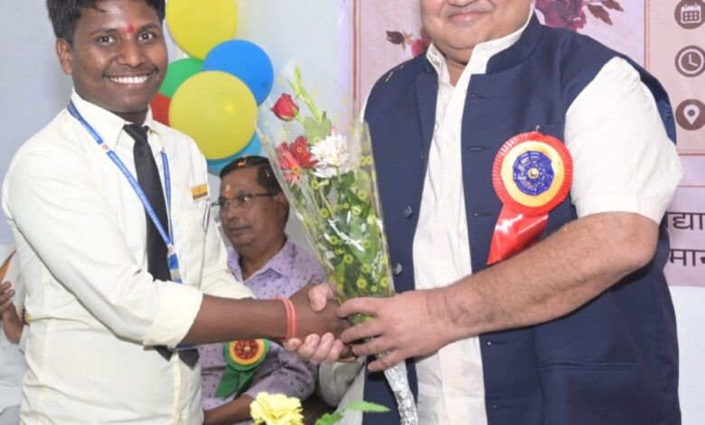 शासकीय नवीन महाविद्यालय लखनपुर में हुआ दीक्षारंभ कार्यक्रम, पर्यटन एवं संस्कृति मंत्री राजेश अग्रवाल ने नवप्रवेशित विद्यार्थियों का किया स्वागत, उज्ज्वल भविष्य के लिए दी शुभकामनाएं…. शासकीय नवीन महाविद्यालय लखनपुर में हुआ दीक्षारंभ कार्यक्रम, पर्यटन एवं संस्कृति मंत्री राजेश अग्रवाल ने नवप्रवेशित विद्यार्थियों का किया स्वागत, उज्ज्वल भविष्य के लिए दी शुभकामनाएं….