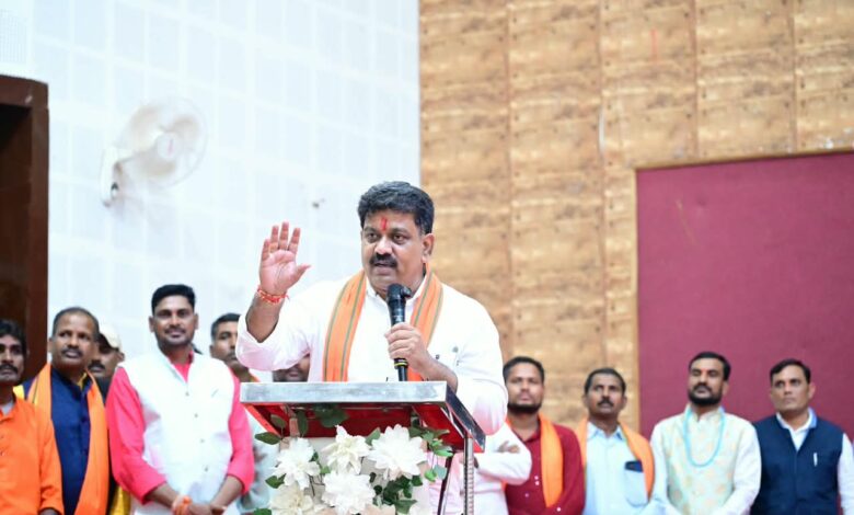 छत्तीसगढ़ प्रदेश लोक कलाकार कल्याण संघ के शपथ ग्रहण समारोह में उप मुख्यमंत्री विजय शर्मा हुए शामिल… छत्तीसगढ़ प्रदेश लोक कलाकार कल्याण संघ के शपथ ग्रहण समारोह में उप मुख्यमंत्री विजय शर्मा हुए शामिल…